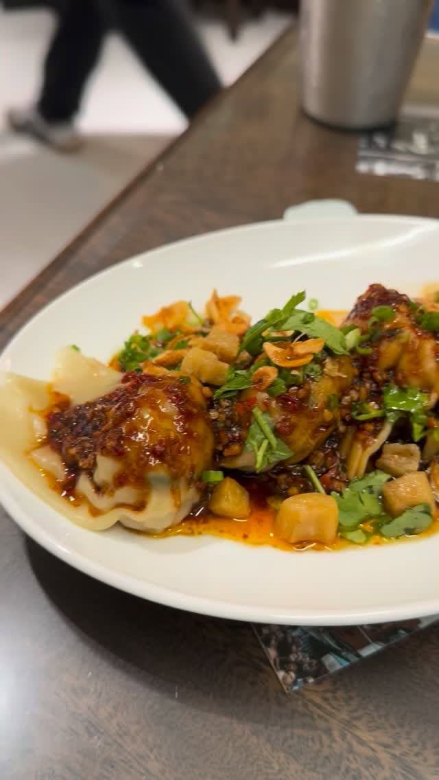 Saigon Eatery Serves Dumplings with Noodles