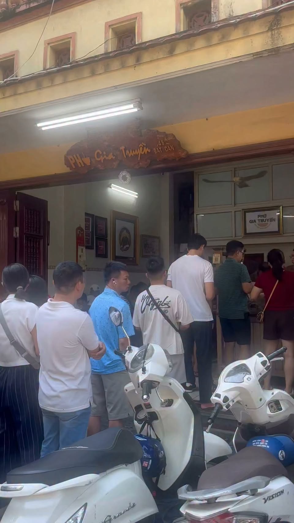 Phở Gia Truyền Bát Đàn: A Taste Of Hanoi's Old Quarter