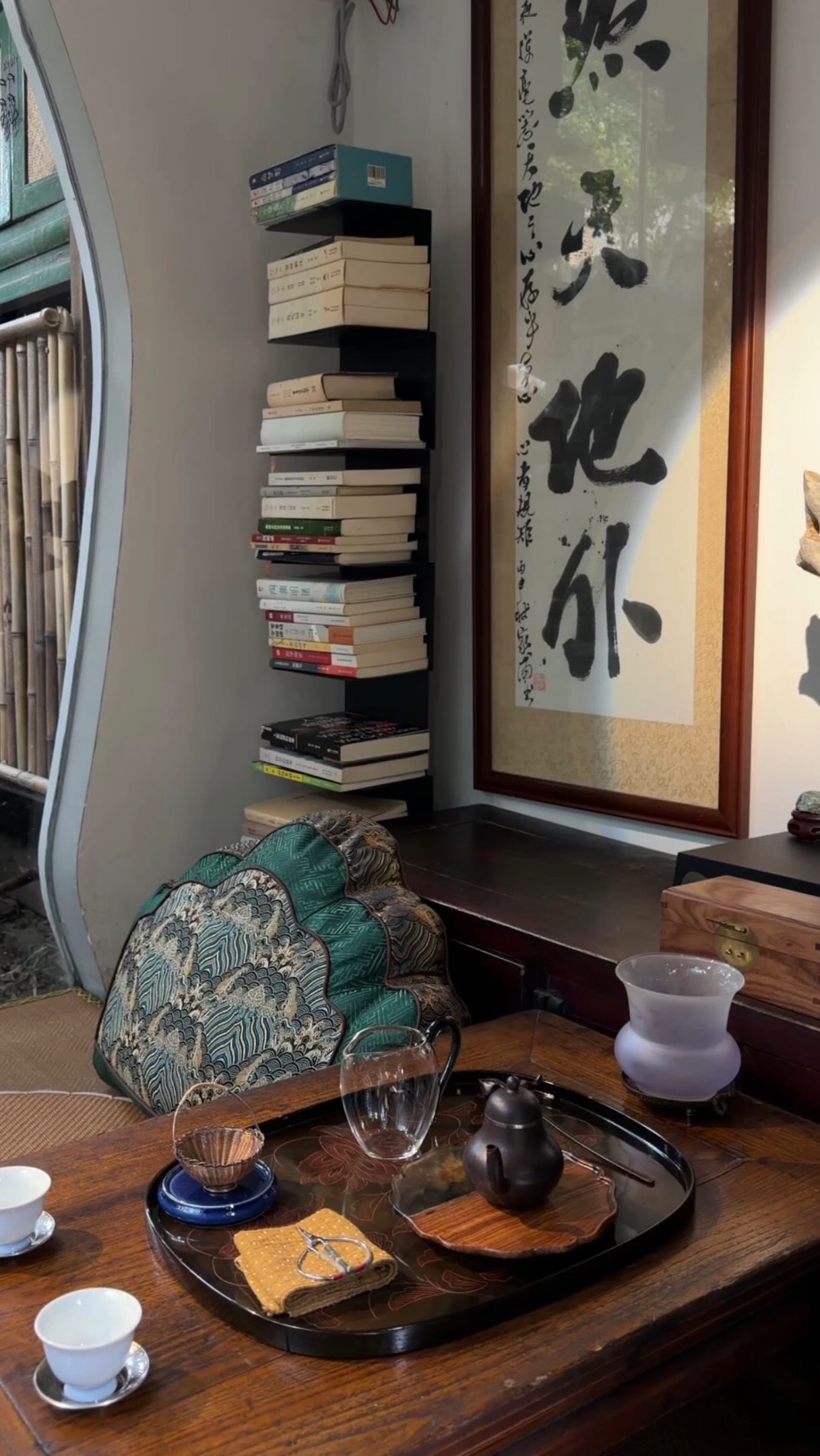Zhoushe: Shanghai Tea House's Garden Serenity