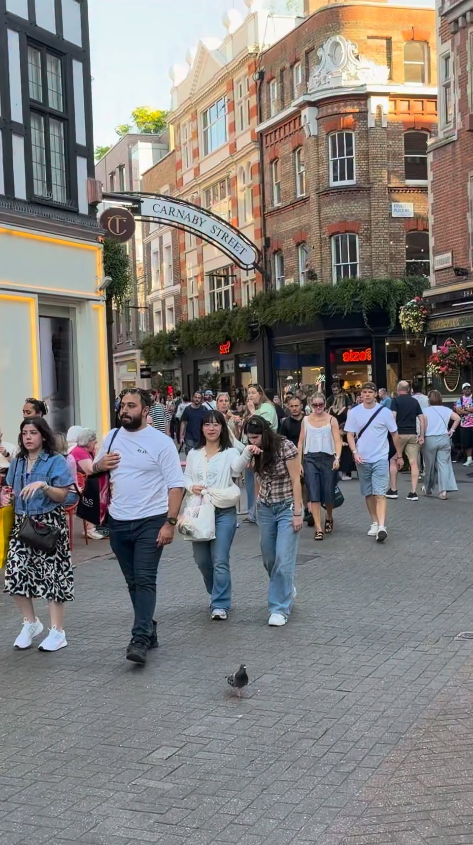 Carnaby Street's Vibrant Shops and Atmosphere