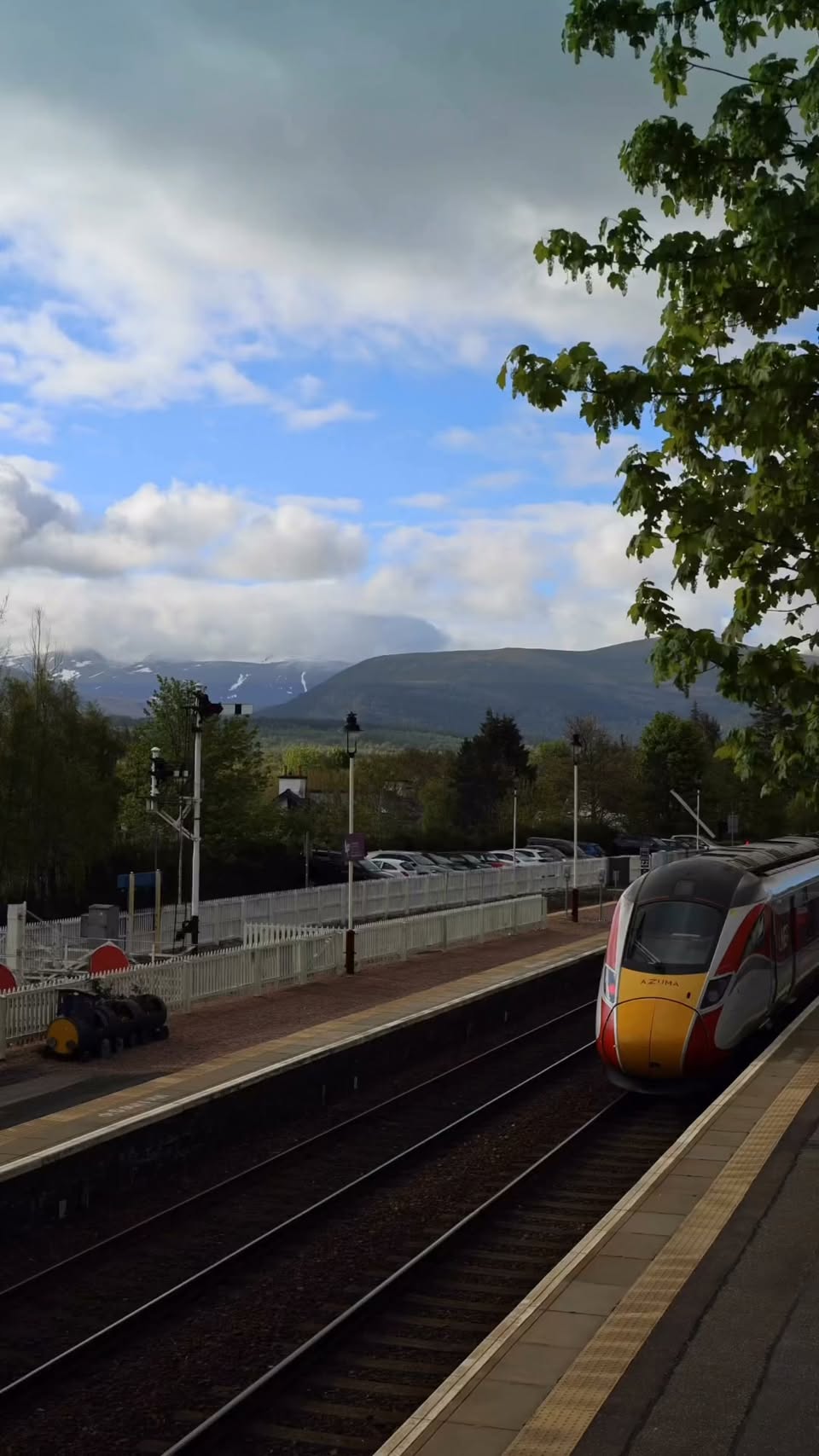Highland Rail Loop: Castles, Lochs, and National Parks