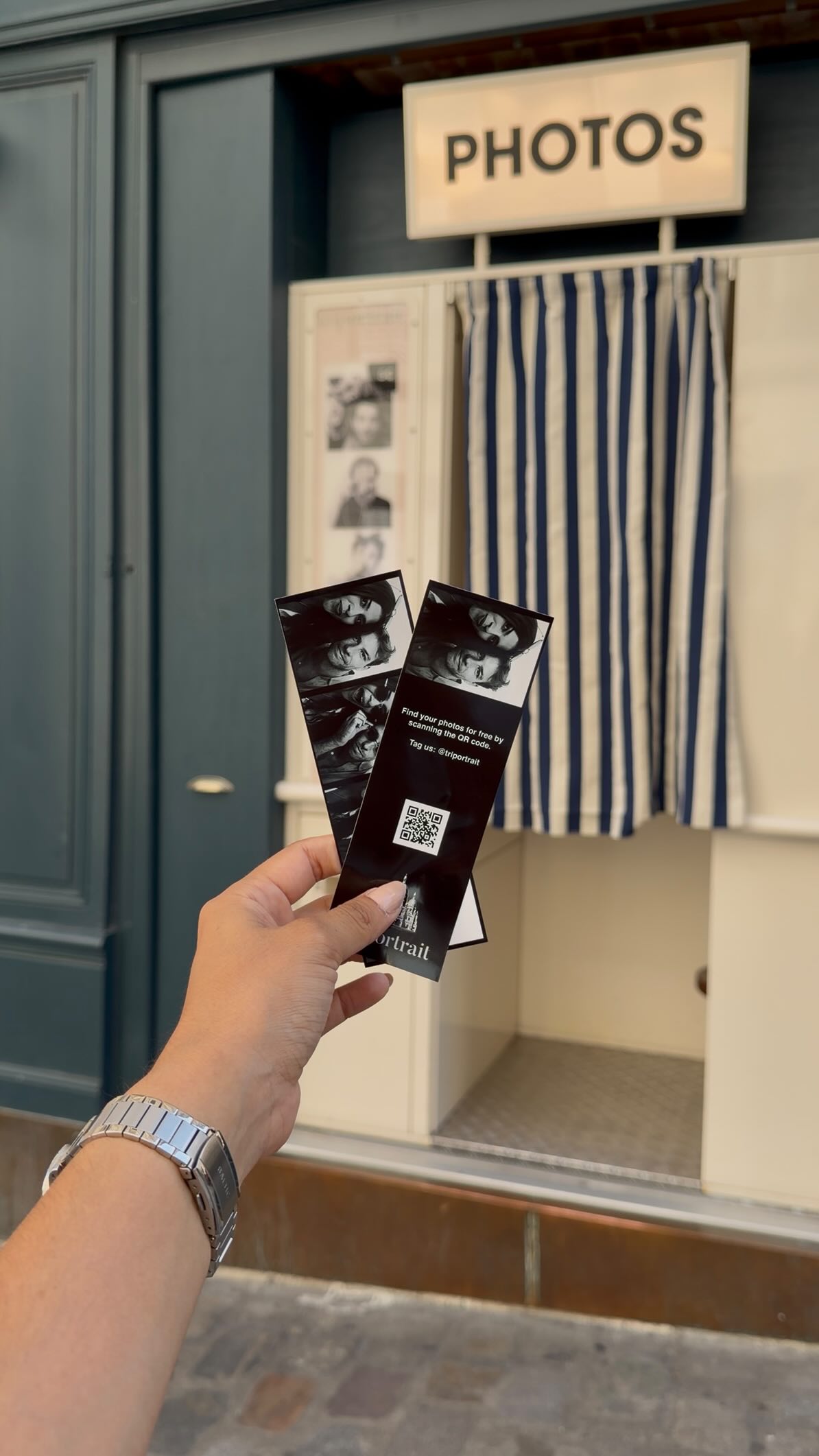 Parisian Photo Booth Captures Memories Affordably