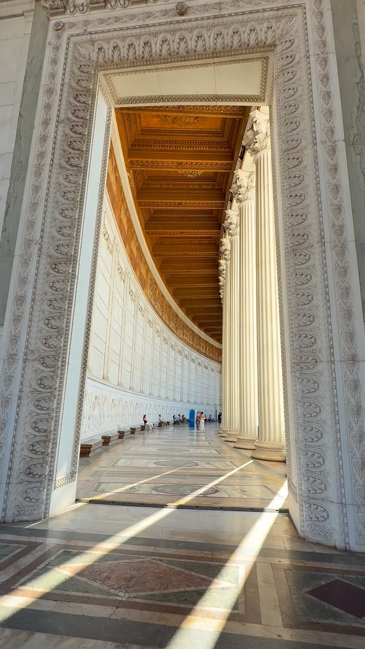Monumental Roman Grandeur At The Altar Of The Fatherland