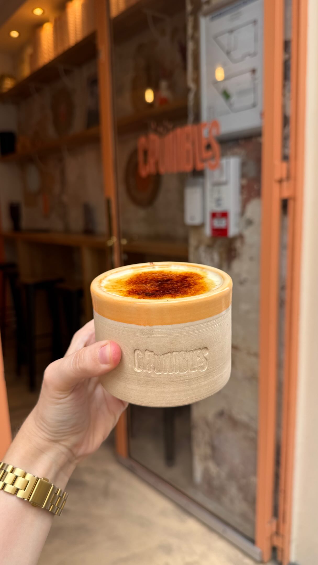 Parisian Crumble Shop Serves Customizable Desserts