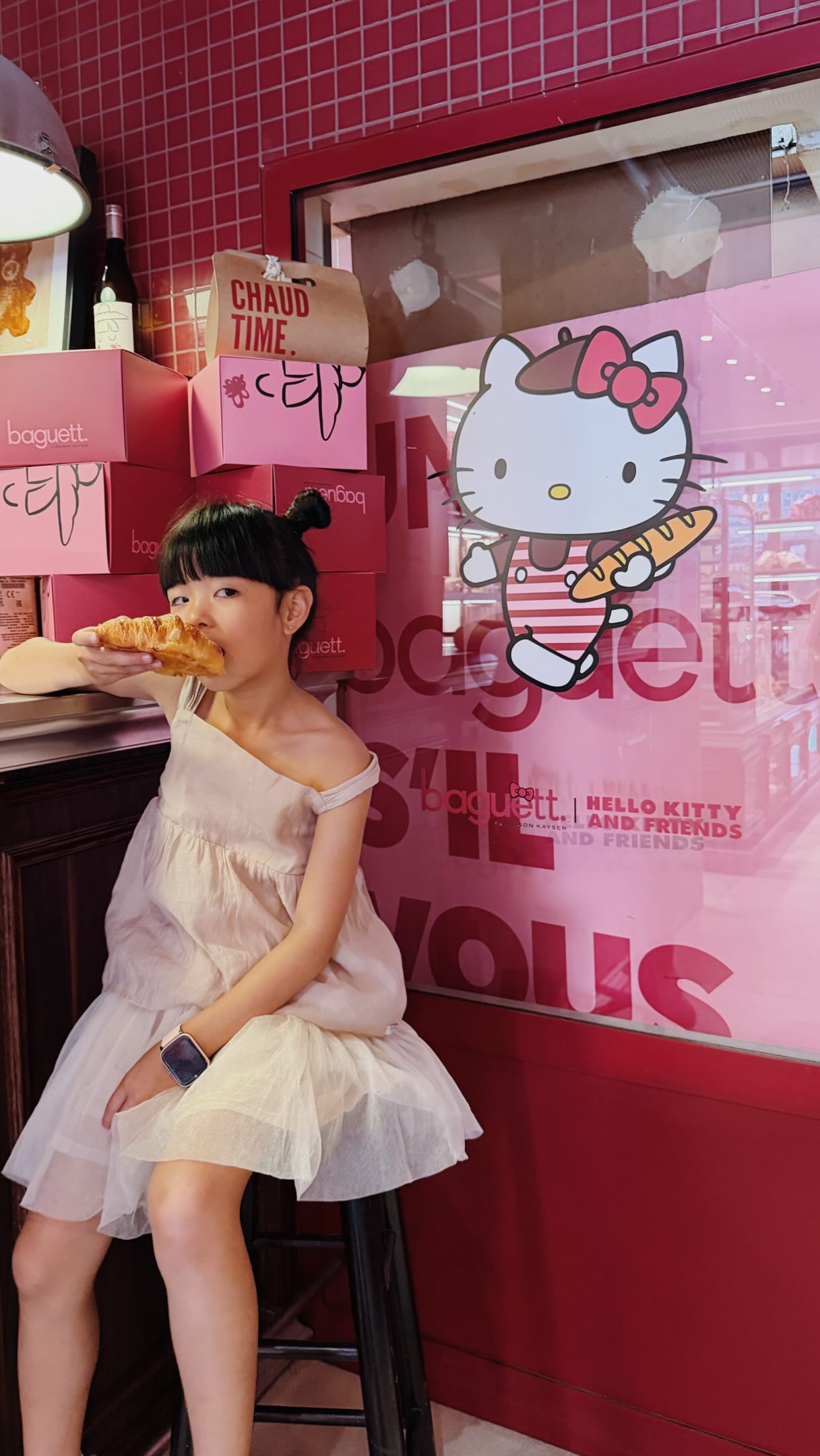 Paris Hello Kitty Bakery Serves Cute Treats