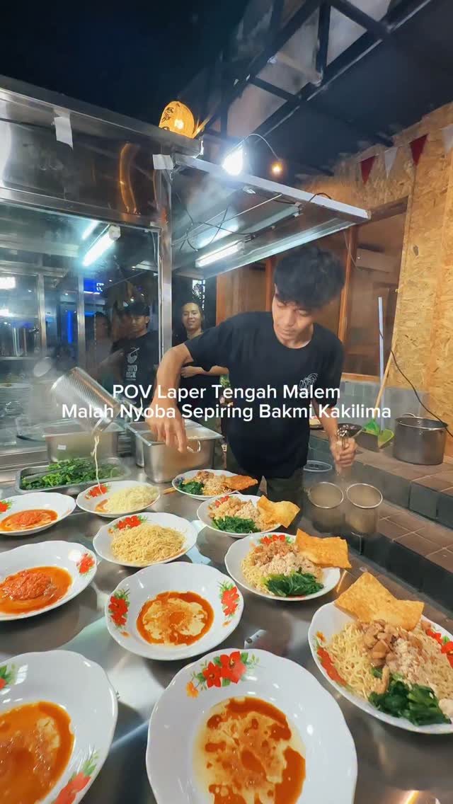 Late-Night Bakmi Spot in Tokyo Rock