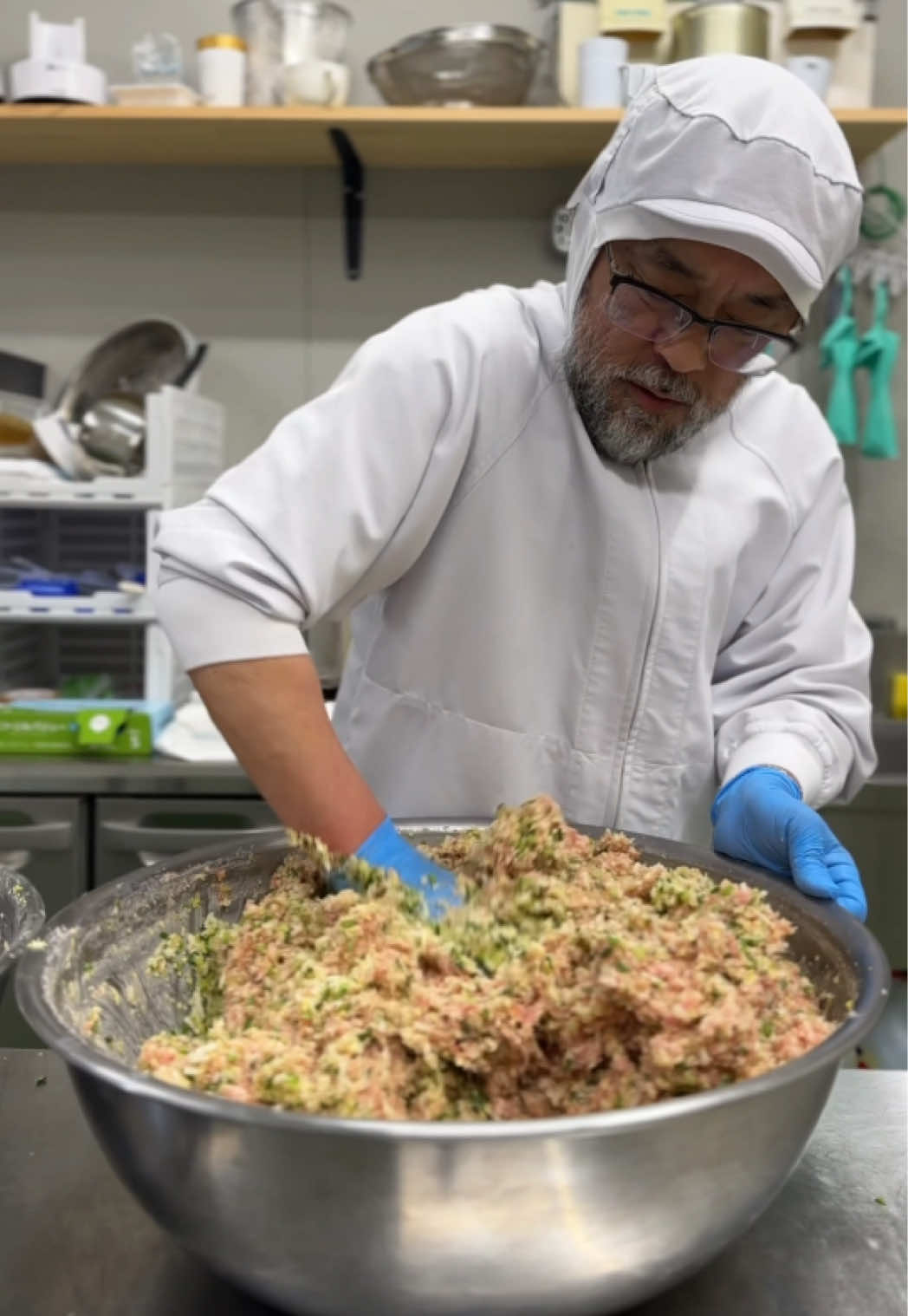 Bite-Sized Dumpling Shop Sells Thousands Daily