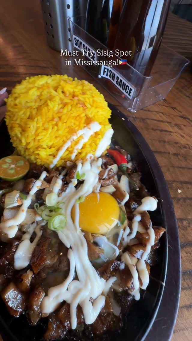 Mississauga's Kuya Don Lomi Serves Amazing Sisig
