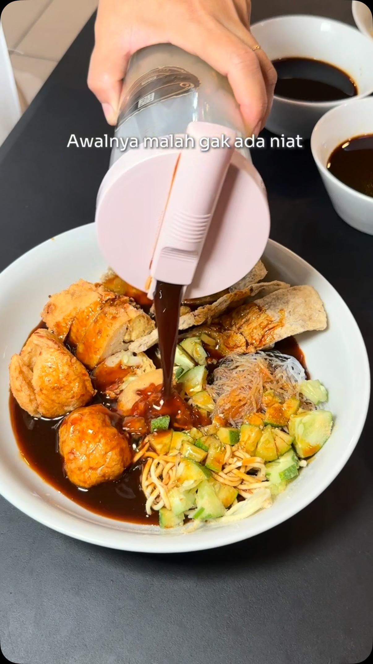 Bandung Restaurant Serves Delicious, Affordable Pempek