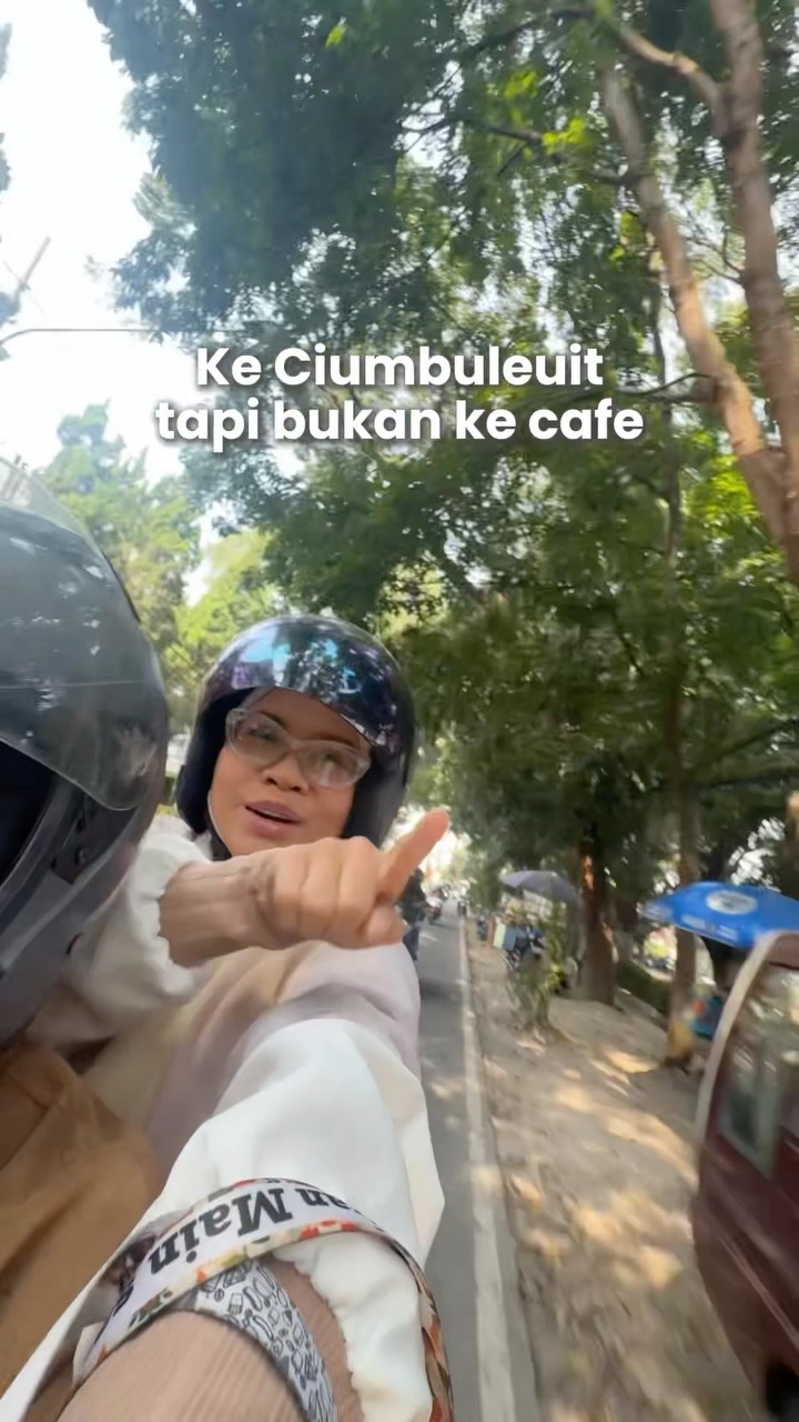 Bandung Burger Joint Offers Leafy Ambiance