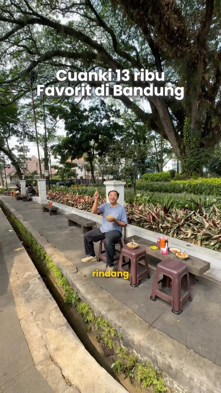Bandung's Cuanki AA Offers Unique Dry Rujak Dish