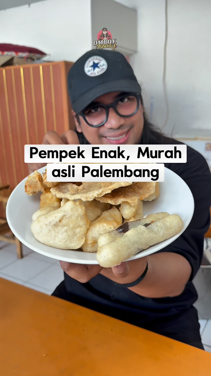 Cheap Palembang Delicacies at Caknyo Pempek