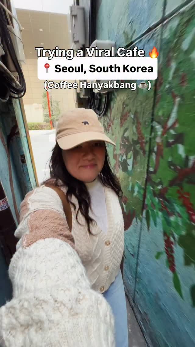 Viral Alleyway Cafe with Vintage Charm
