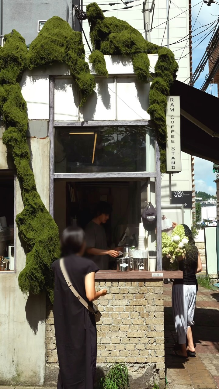 Raw Coffee Stand: Seoul's Sunny Cafe Experience