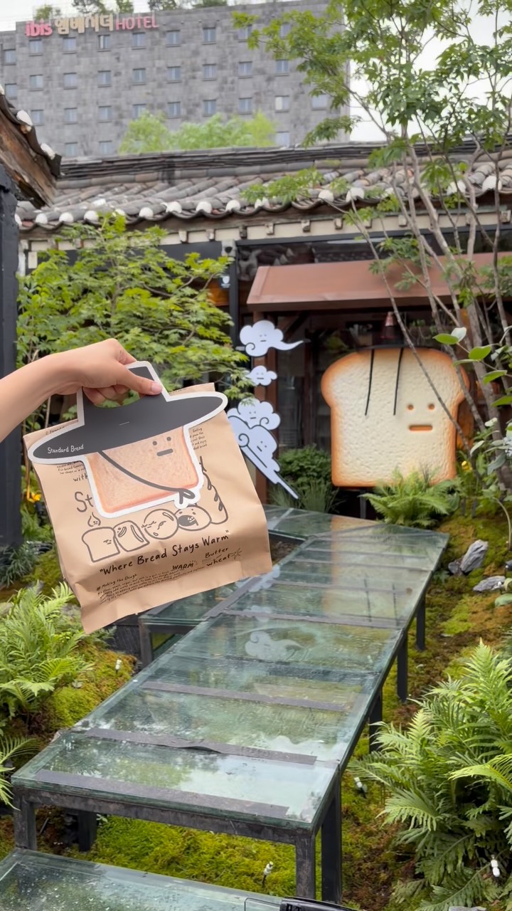 Ikseon-dong Bakery Offers Fresh Bread and Brunch