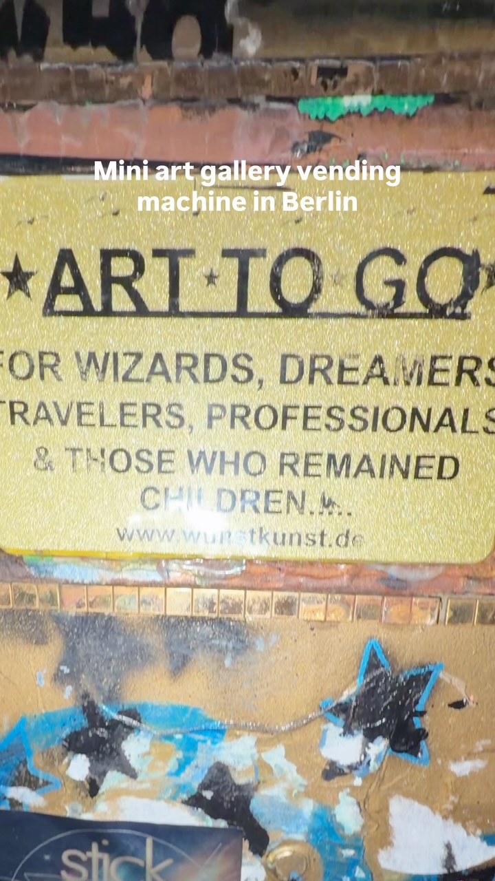 Mini Art Gallery Vending Machine Sells Souvenirs