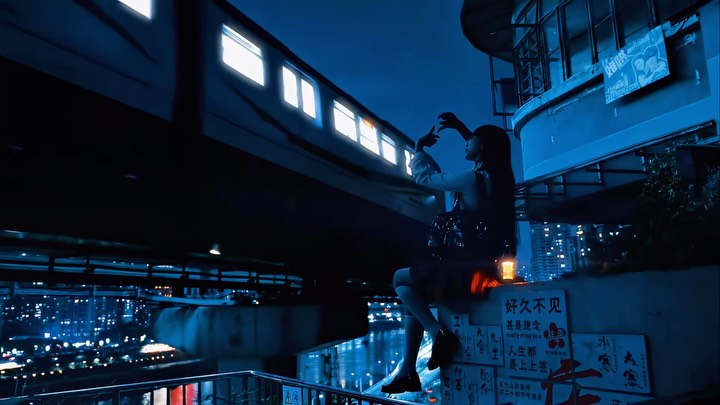 Chongqing Cyber Train Offers Unique City Views