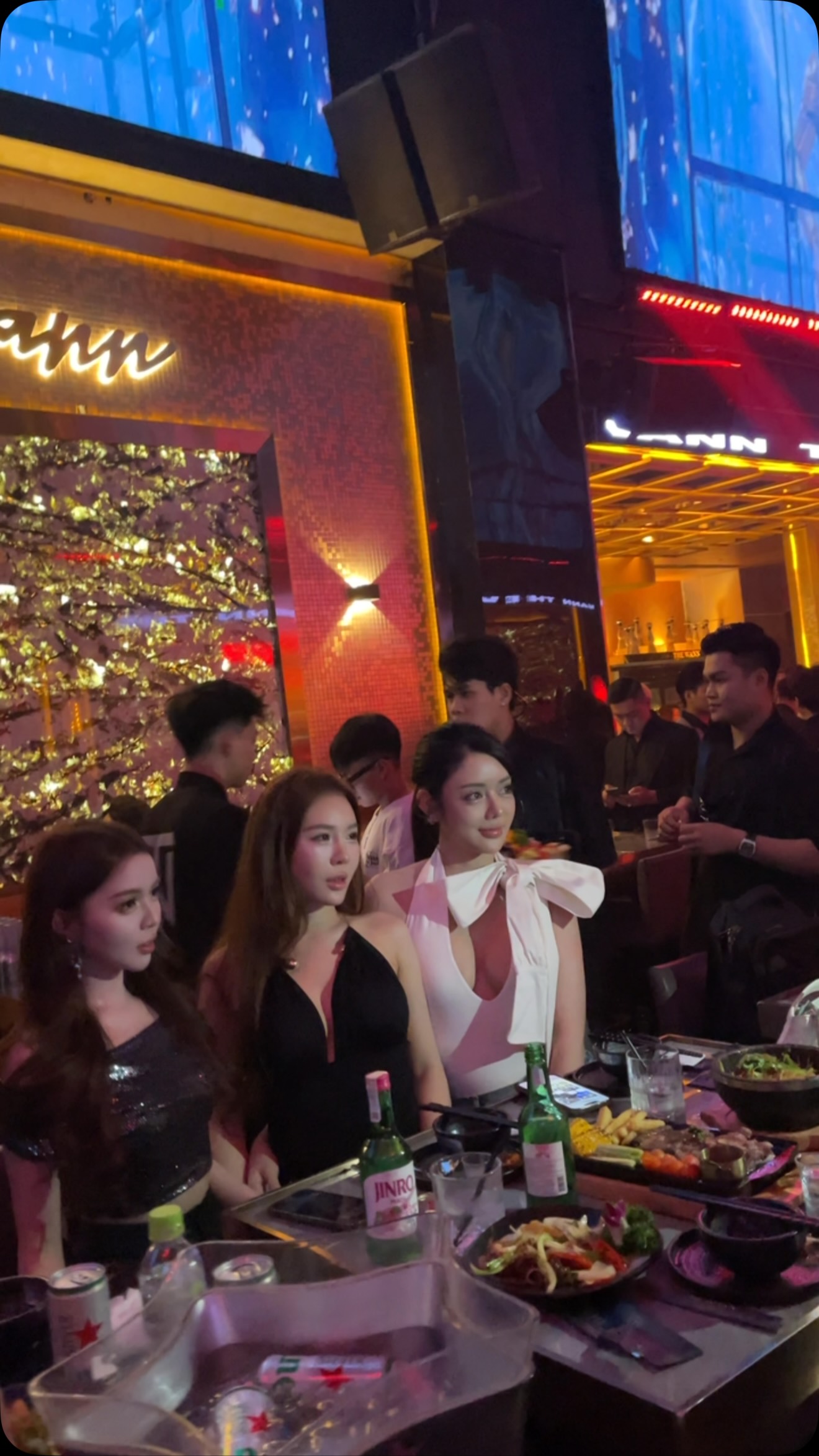 Luxury Ho Chi Minh City Club Offers Asian-European Cuisine