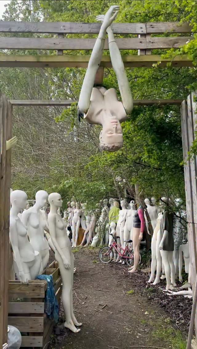 Mannakin Hall: A Mannequin Graveyard