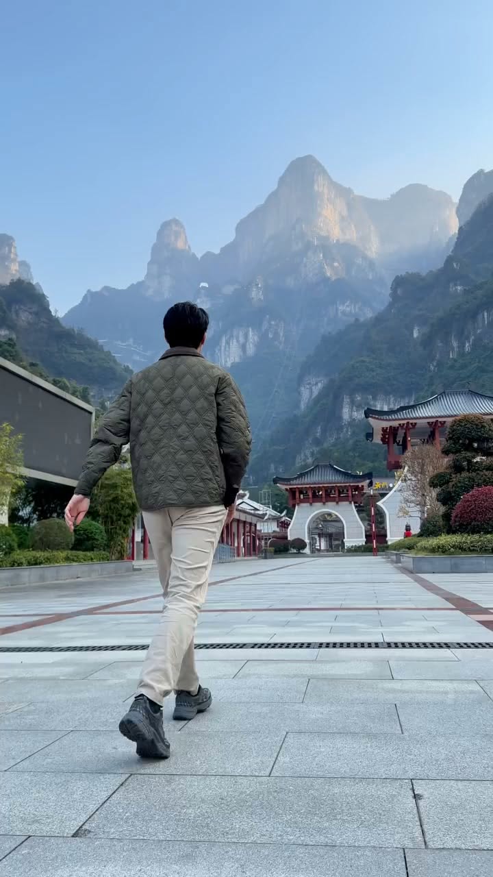 Hunan's Heavenly Gate and Ancient Town