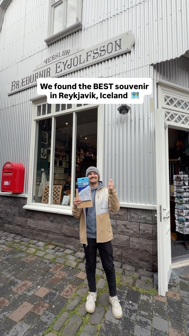 Reykjavik Bookstore Transforms From Shop to Bar
