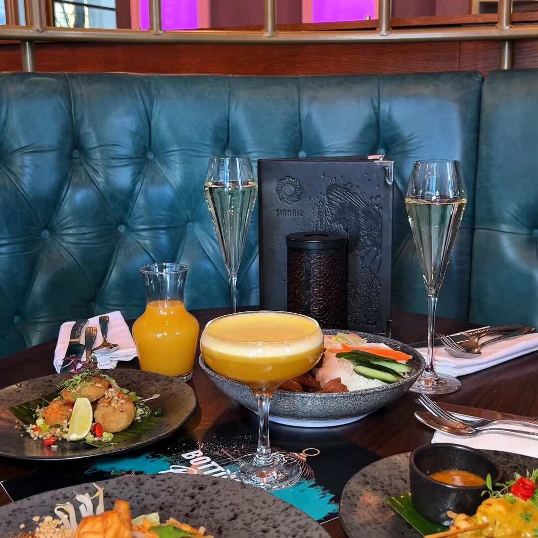 Siámáis Thai Food And Bottomless Cocktails