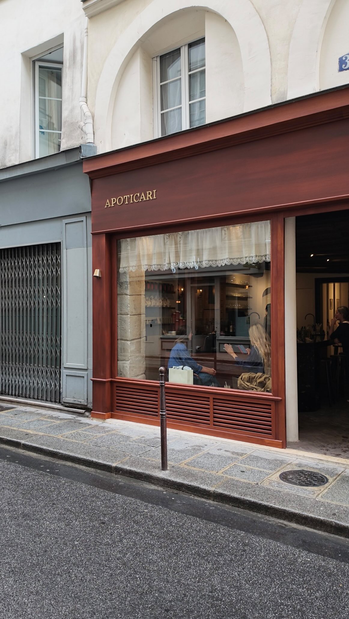 Apoticari Herbal Tea Shop In Paris
