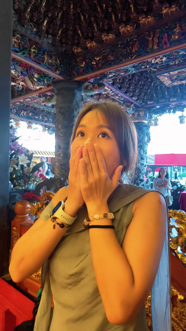 Songshan Fengtian Temple's Detailed Wood Carvings
