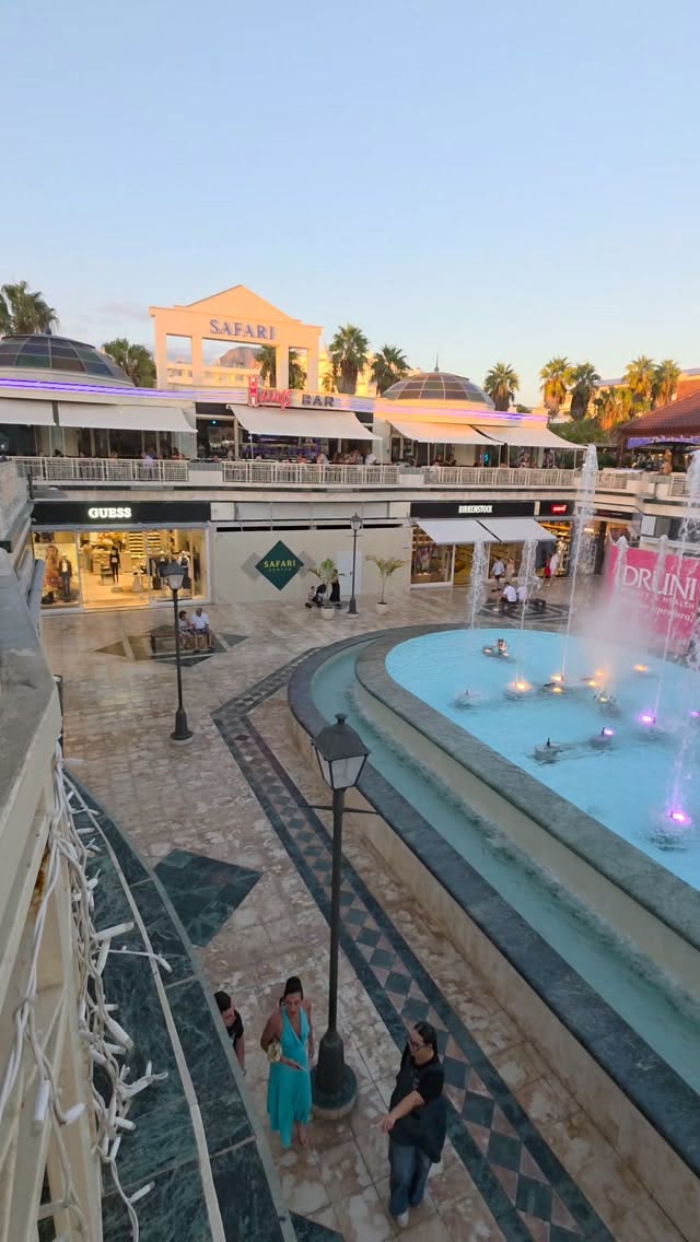 Golden Mile and Safari Centre Offer Nighttime Entertainment