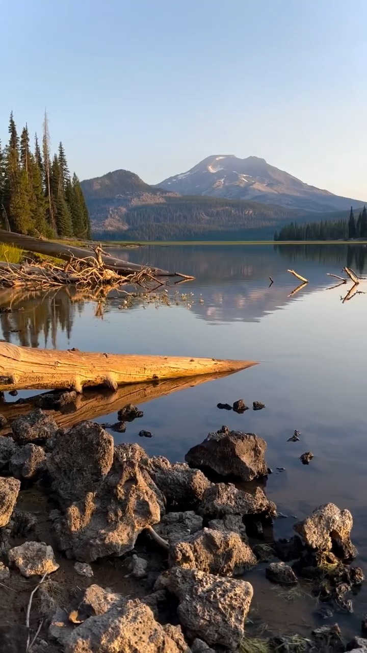 Oregon's Natural Wonders: Waterfalls, Beaches, and Rocks