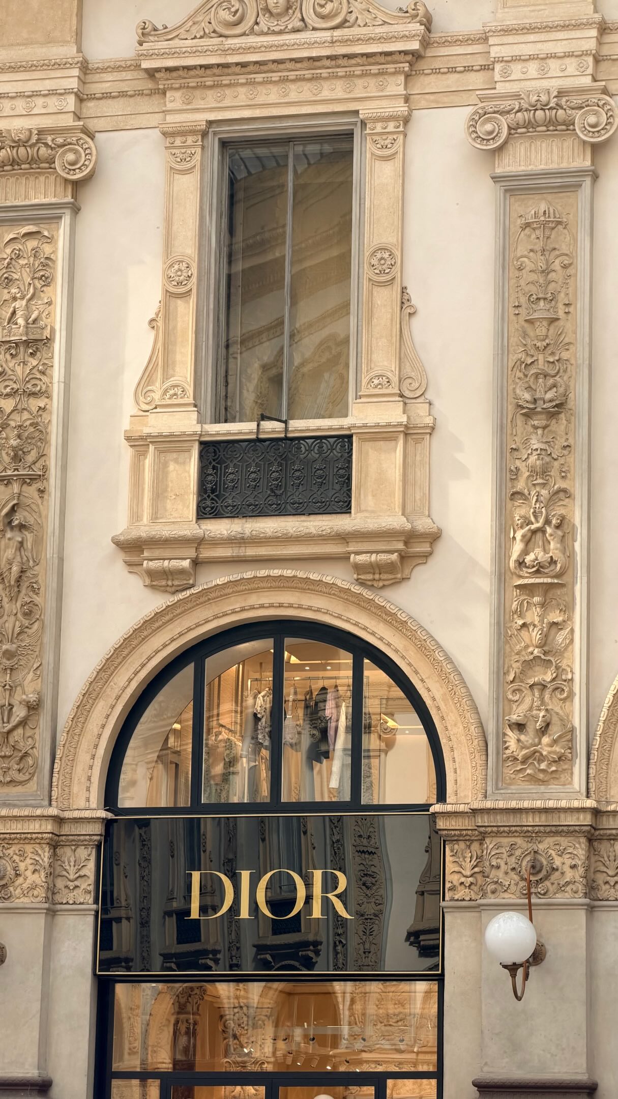 Good Luck Tradition At Milan's Galleria Vittorio Emanuele II
