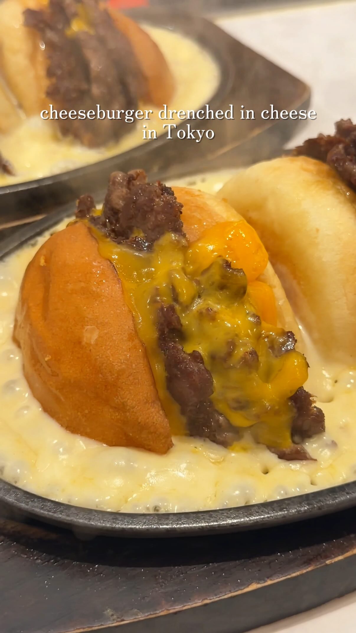 American Diner Andra's Cheesy Cheeseburger