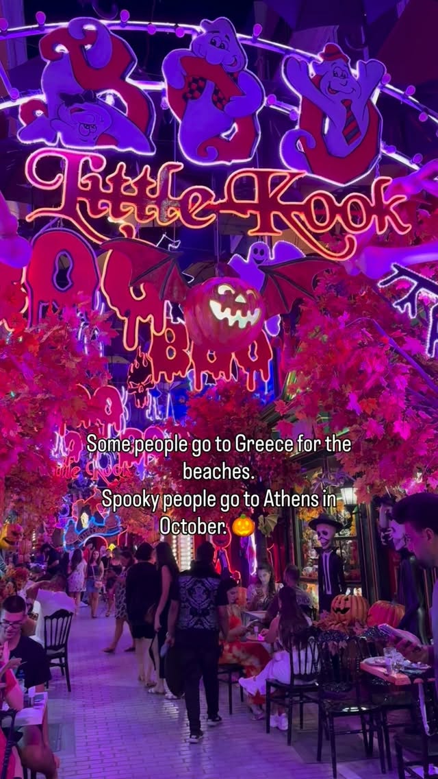 Athens Halloween Cafe: Little Kook's Spooky Decor
