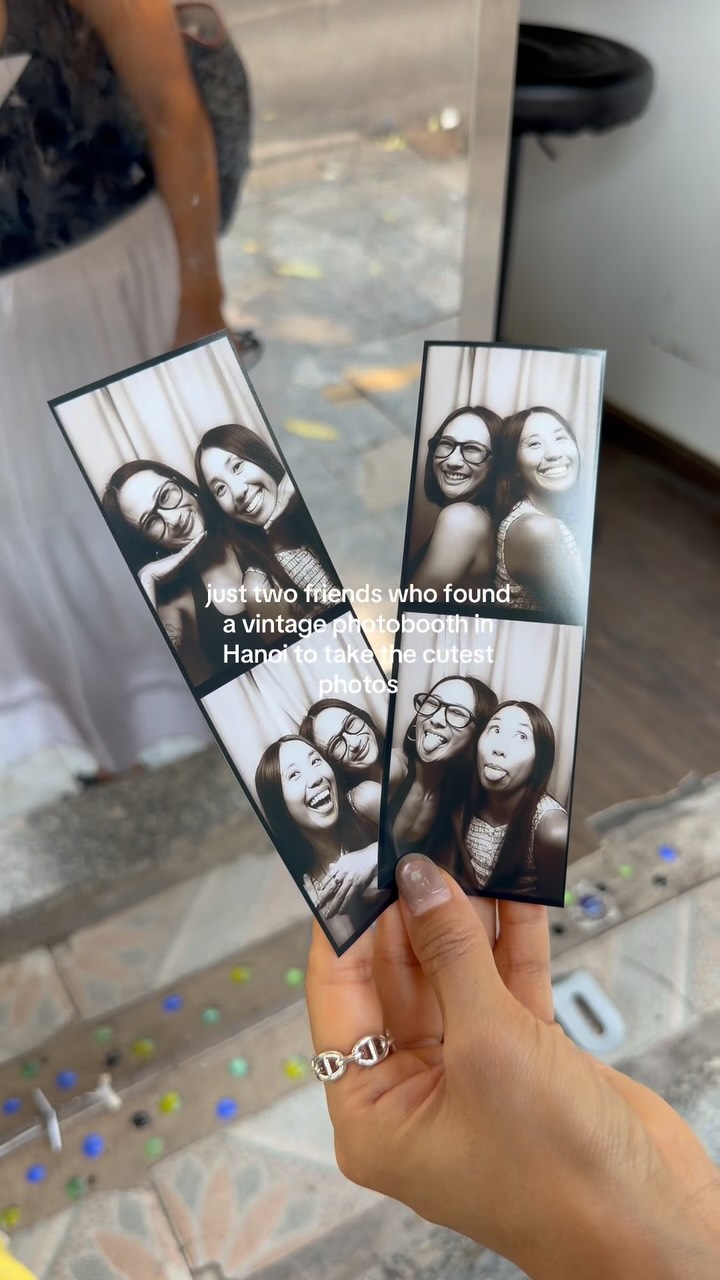 Tack Tack Booth Offers Vintage Photos In Hanoi