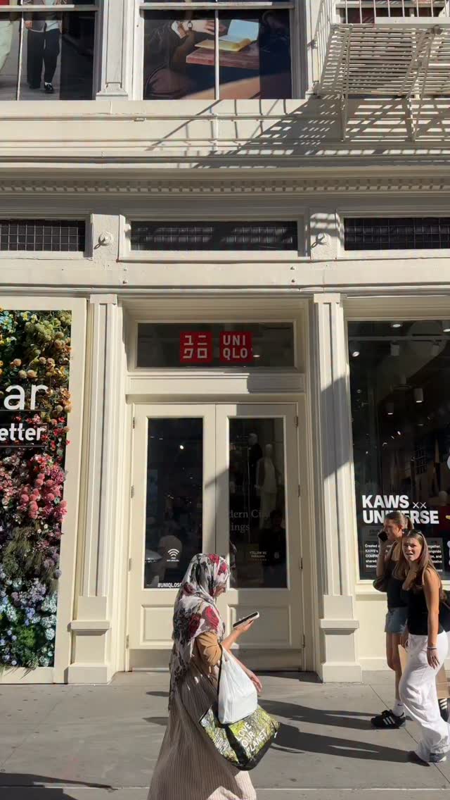UNIQLO Soho: Customizable Souvenirs