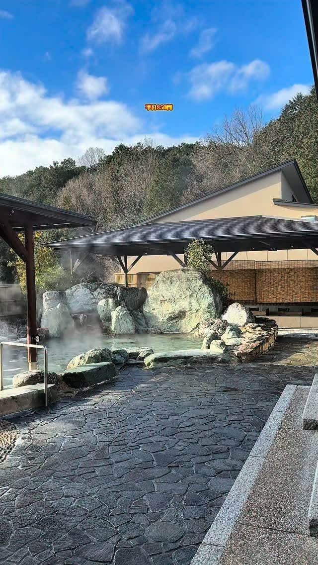 Mugegawa Hot Spring Offers Relaxing Seasonal Getaway