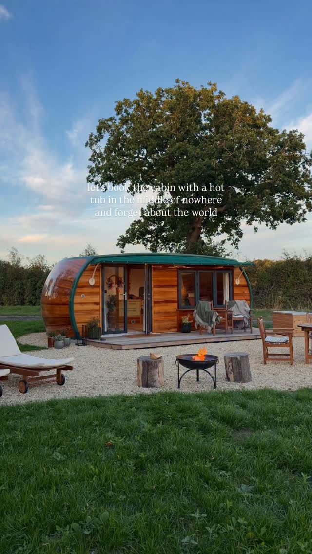 Romantic Cocoon Cabin with Hot Tub and Views