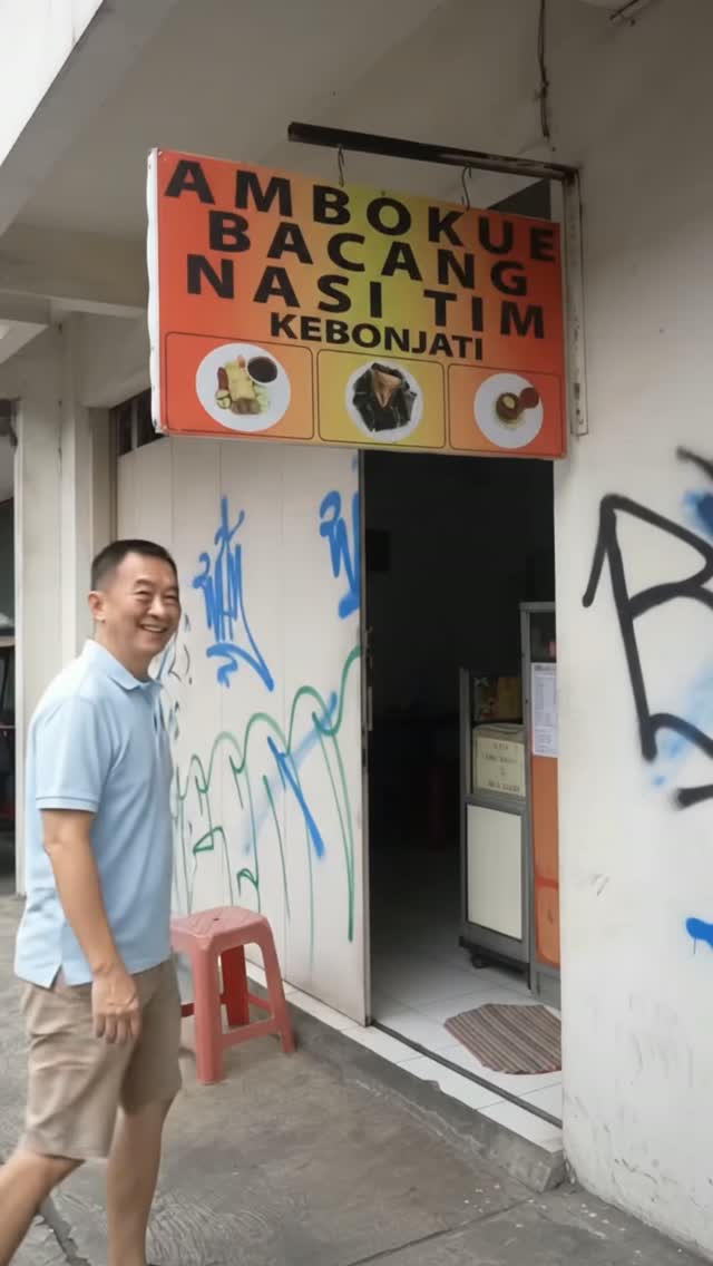 Bandung Man Enjoys Peranakan Chinese Snacks