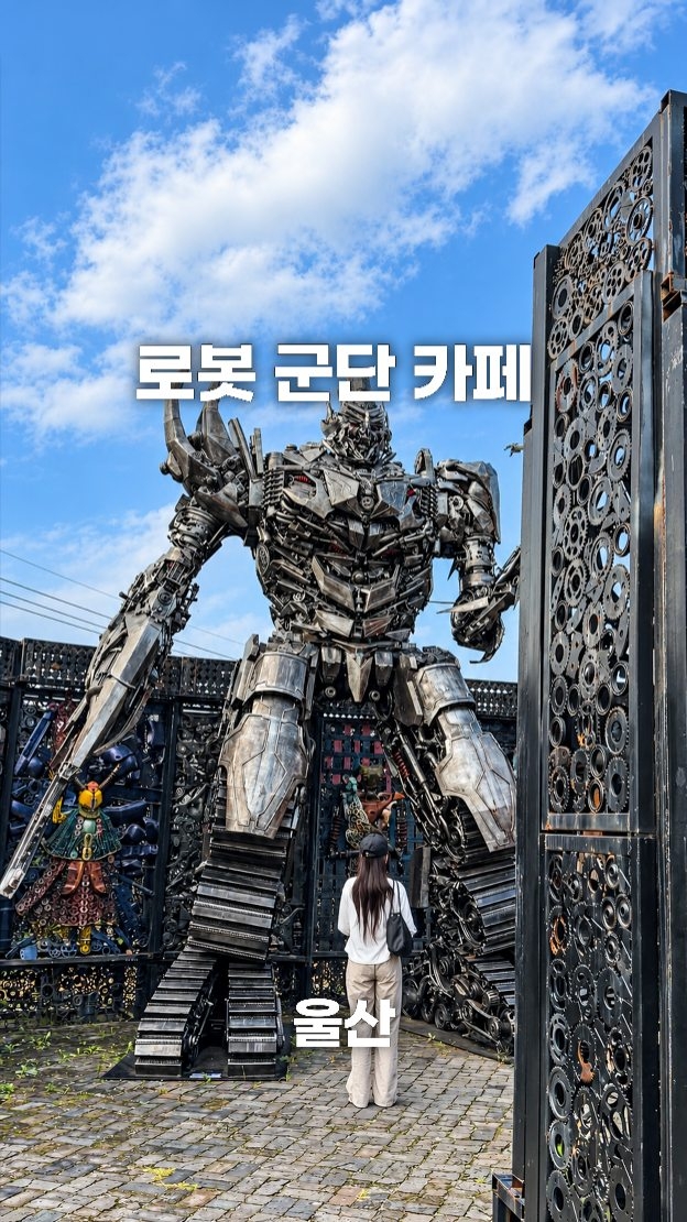 Robot Cafe Features Recycled Art Sculptures