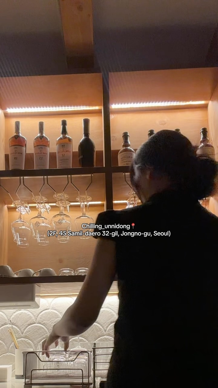 Seoul's Top Spots: Palace and Shisha Bar