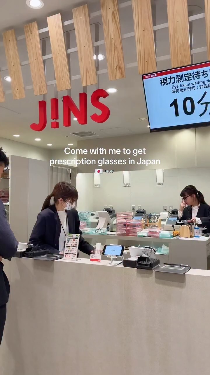 JINS Offers Swift and Convenient Eyeglass Experience