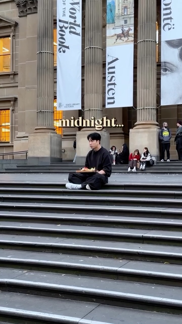 Late-Night Melbourne Cafe Serves Sweet Treats