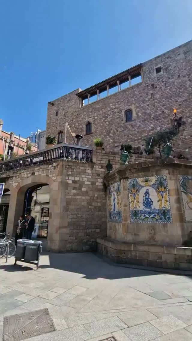 Barcelona's Portal de l'Àngel And Santa Anna