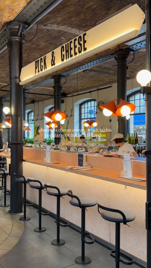 London Cheese Experiences: Market and Conveyor Belt