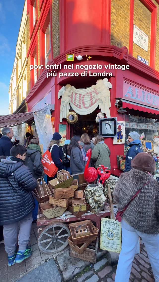 Notting Hill's Vintage Treasures
