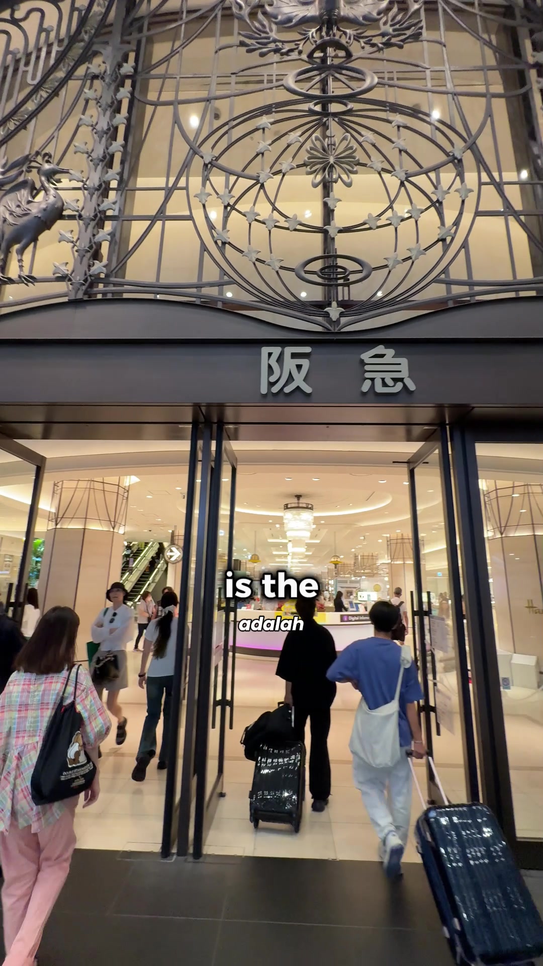 Osaka Department Stores Offer Muslim-Friendly Amenities