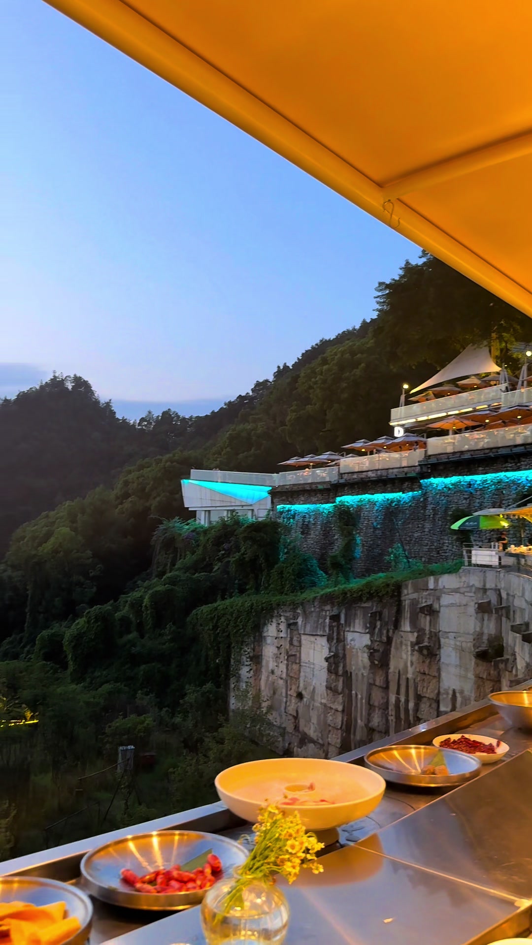 Cliffside Hot Pot Restaurant With City Views