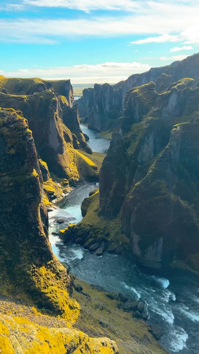 Fjaðrárgljúfur Canyon: Iceland's Dramatic Green Landscape