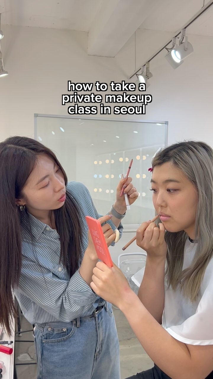 Seoul Makeup Class Demonstrates Daily Techniques