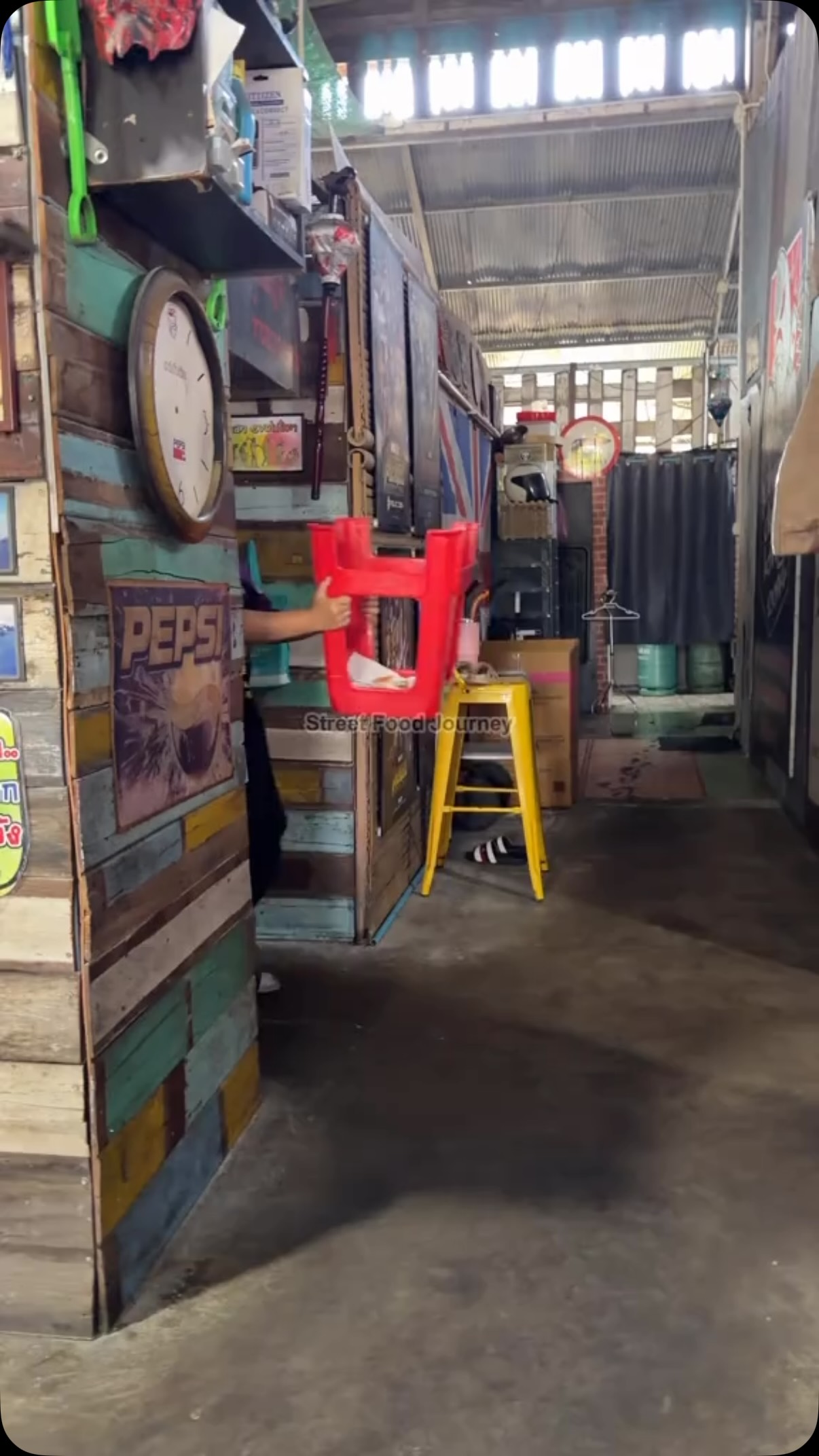 Weird Thai Restaurant Serves Food in Flower Pots